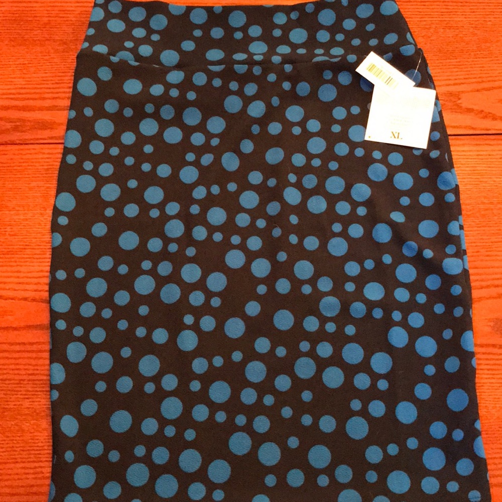 XL LuLaRoe Cassie Skirt.  Navy Background.